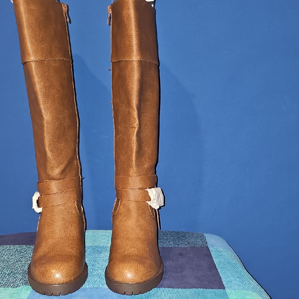 Torrid Brown 11W Lug Buckle Knee Heel Boot